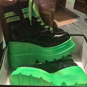 Hi! Selling my 3 year old Demonia Platforms I got from the DollsKill website.